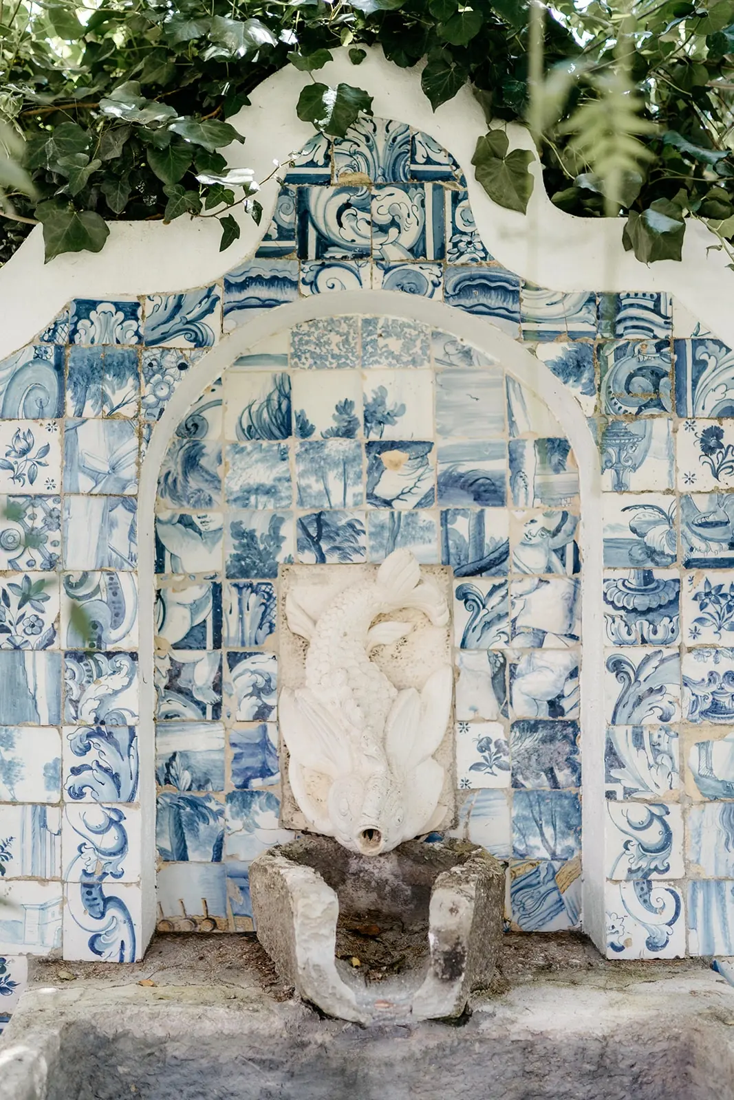 The azulejo fountain niche in the garden at Casa Sacoto near Lisbon