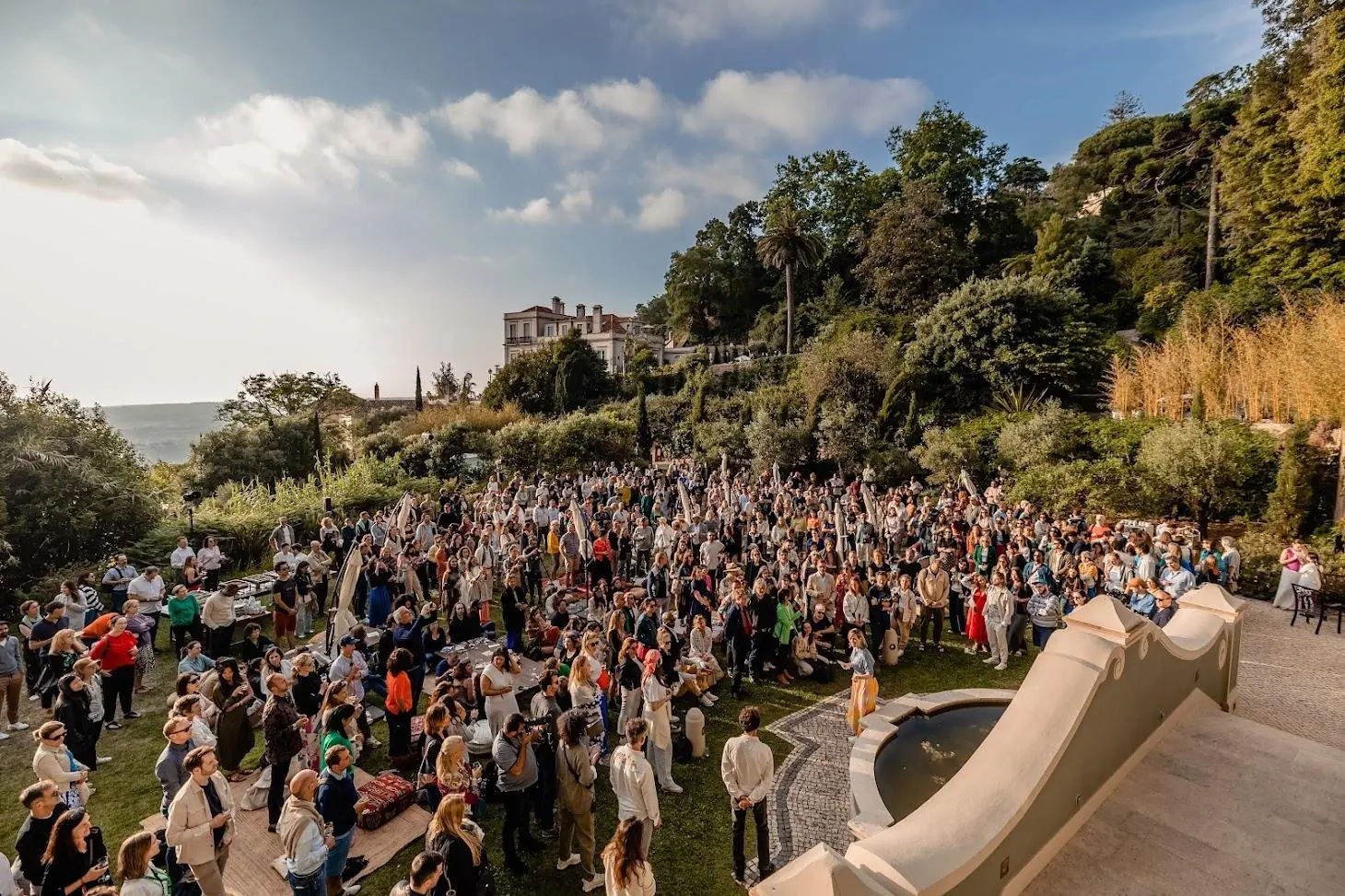 Large guest gathering on the lawn of Quinta da Bella Vista, Sintra during an open-air celebration