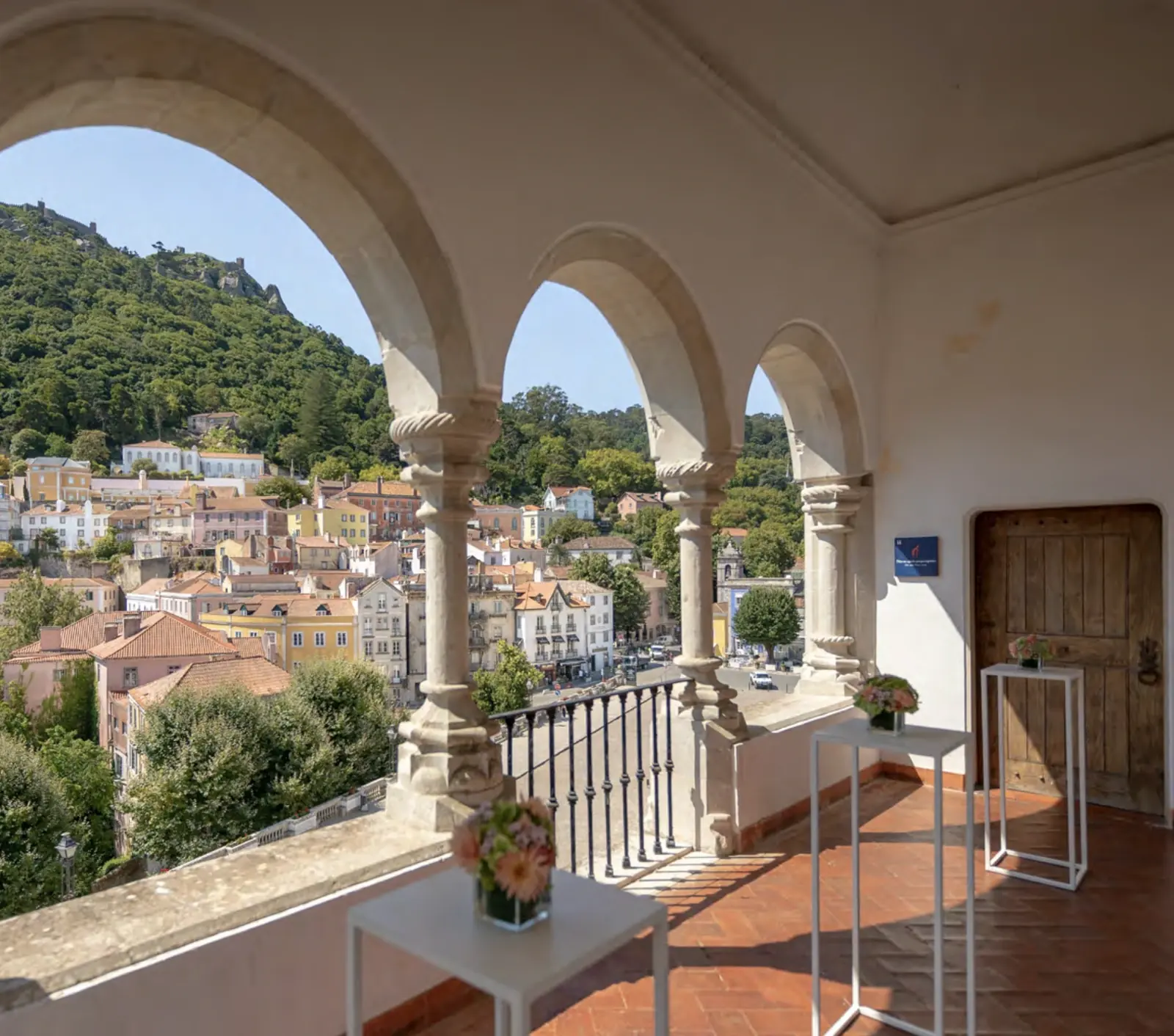 Pátio Central do Palácio Nacional de Sintra, sob as chaminés cónicas